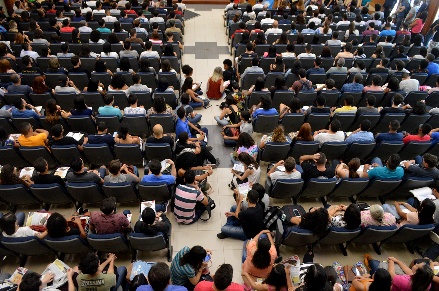 Foto estudantes no Salão Nobre da UFRPE