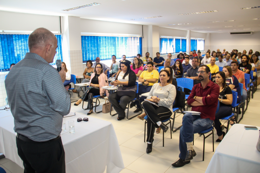 Reitor Ricardo Ness, da UFCA, ministra palestra para comunidade da UFRPE em Garanhuns