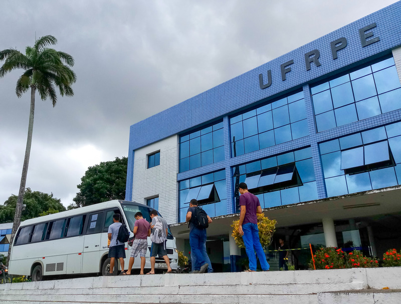 foto da fachada da ufrpe.