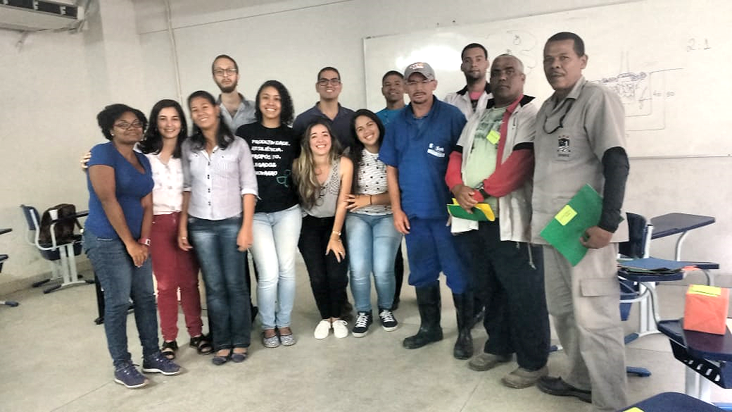Estudantes de engenharia florestal e profissionais da DAVV