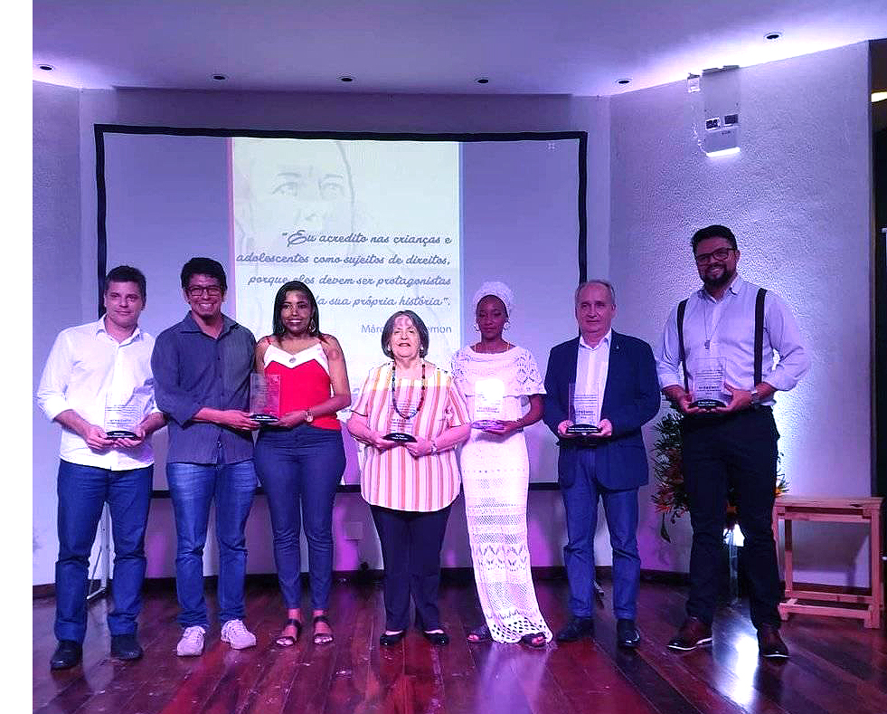 foto dos premiados pelo conselho da driança e do adolescente